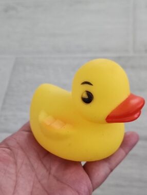 🐻 Classic Yellow Rubber Duck with Orange Beak